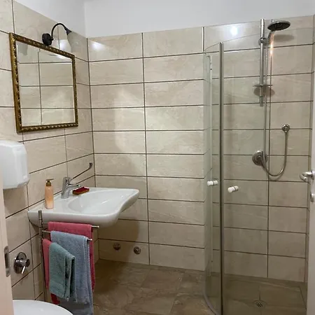 Bottega 11 Apartment Burchio